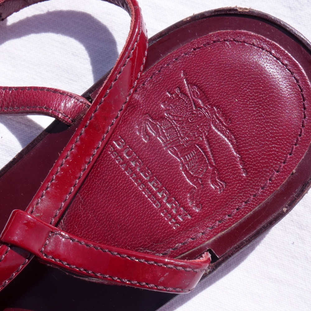 Archival‎ Burberry burgundy/wine patent leather chain accent flat thong sandals - Picture 7 of 8